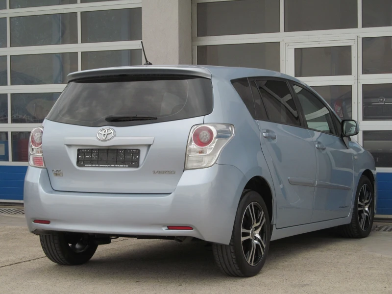 Toyota Verso 2.0D4D/6+ 1, снимка 3 - Автомобили и джипове - 49761531