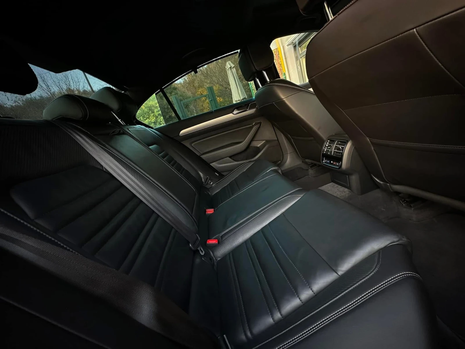 VW Passat 2.0BiTDI * 3xRLine* LaneAssist* Massage* Pano*  - изображение 9