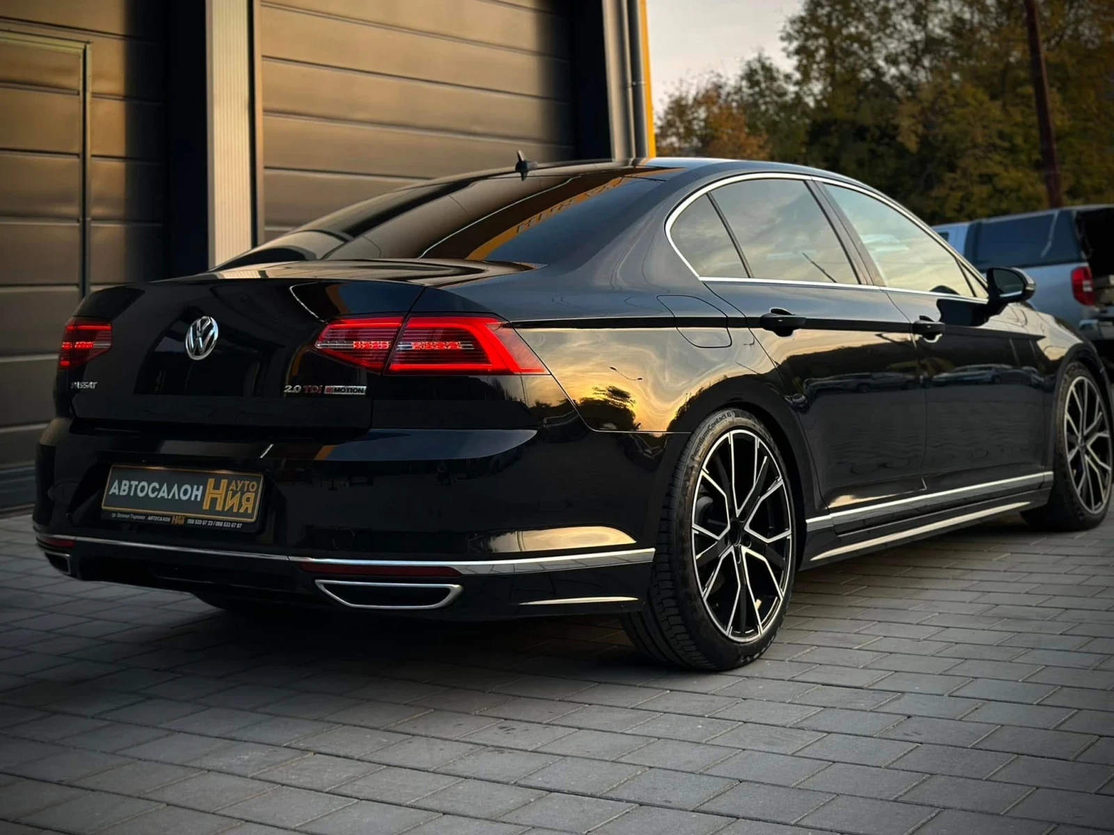 VW Passat 2.0BiTDI * 3xRLine* LaneAssist* Massage* Pano*  - изображение 4