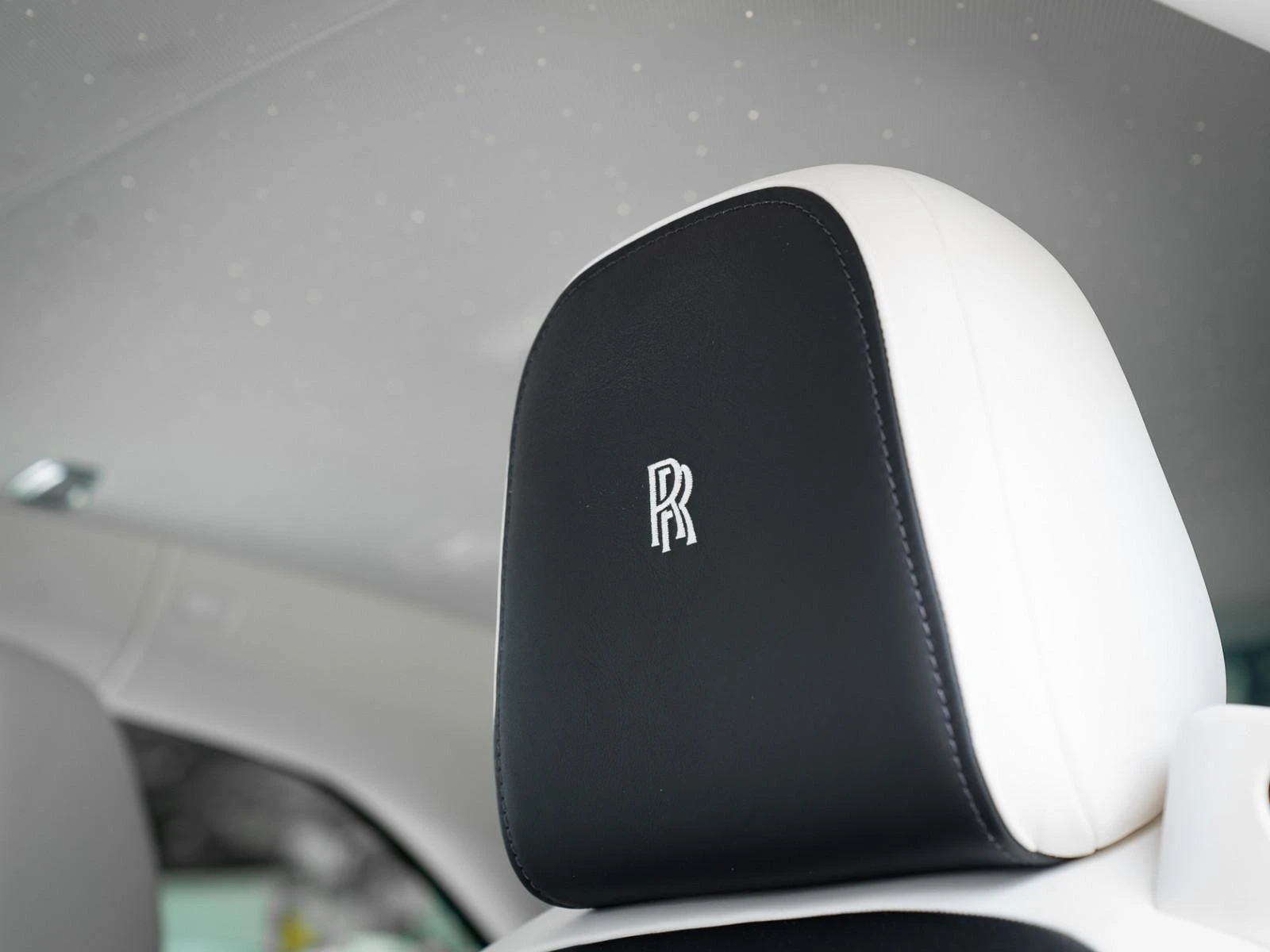 Rolls-Royce Spectre BESPOKE SHOOTING STAR HEAD UP - изображение 9