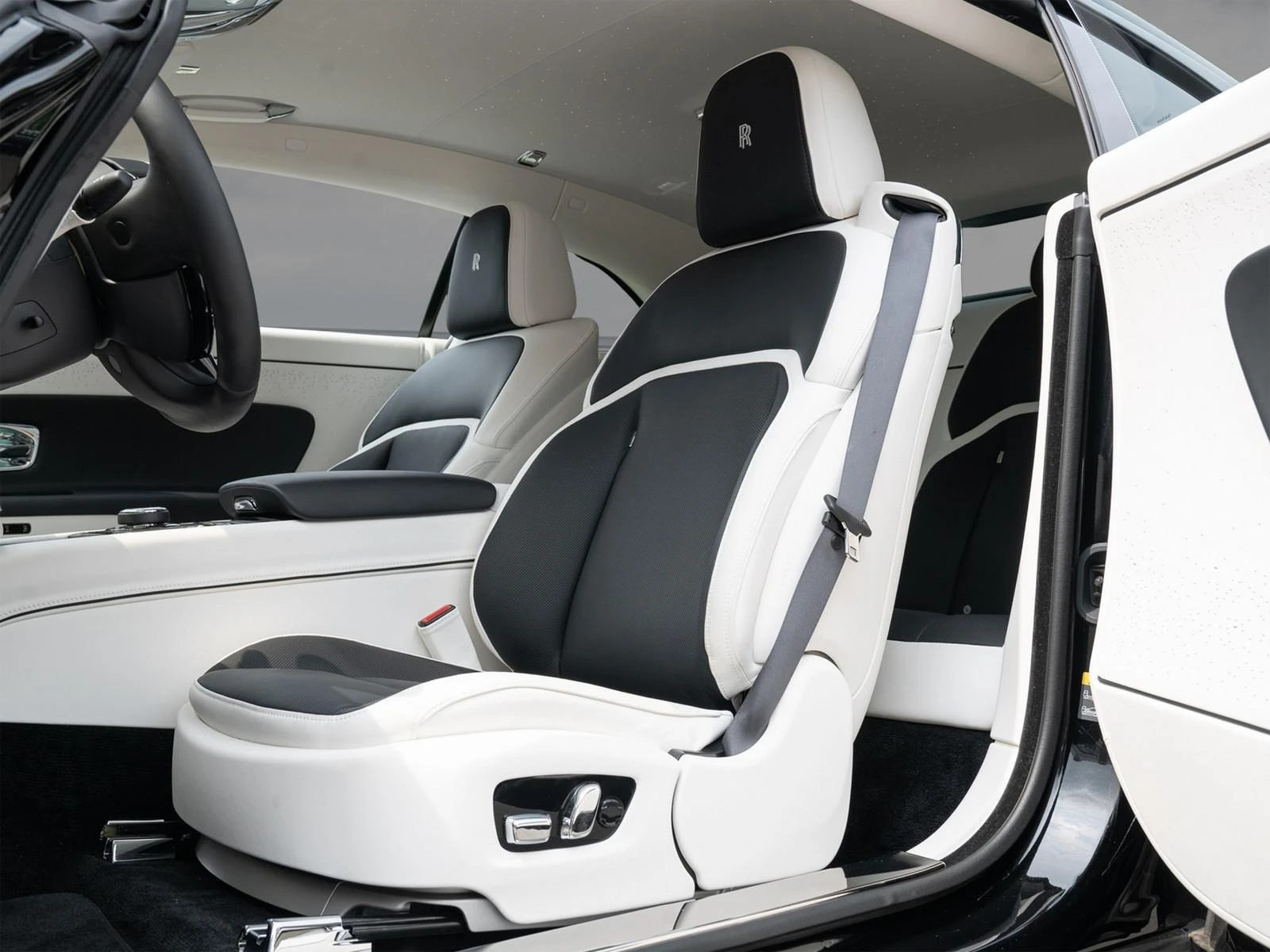 Rolls-Royce Spectre BESPOKE SHOOTING STAR HEAD UP - изображение 8