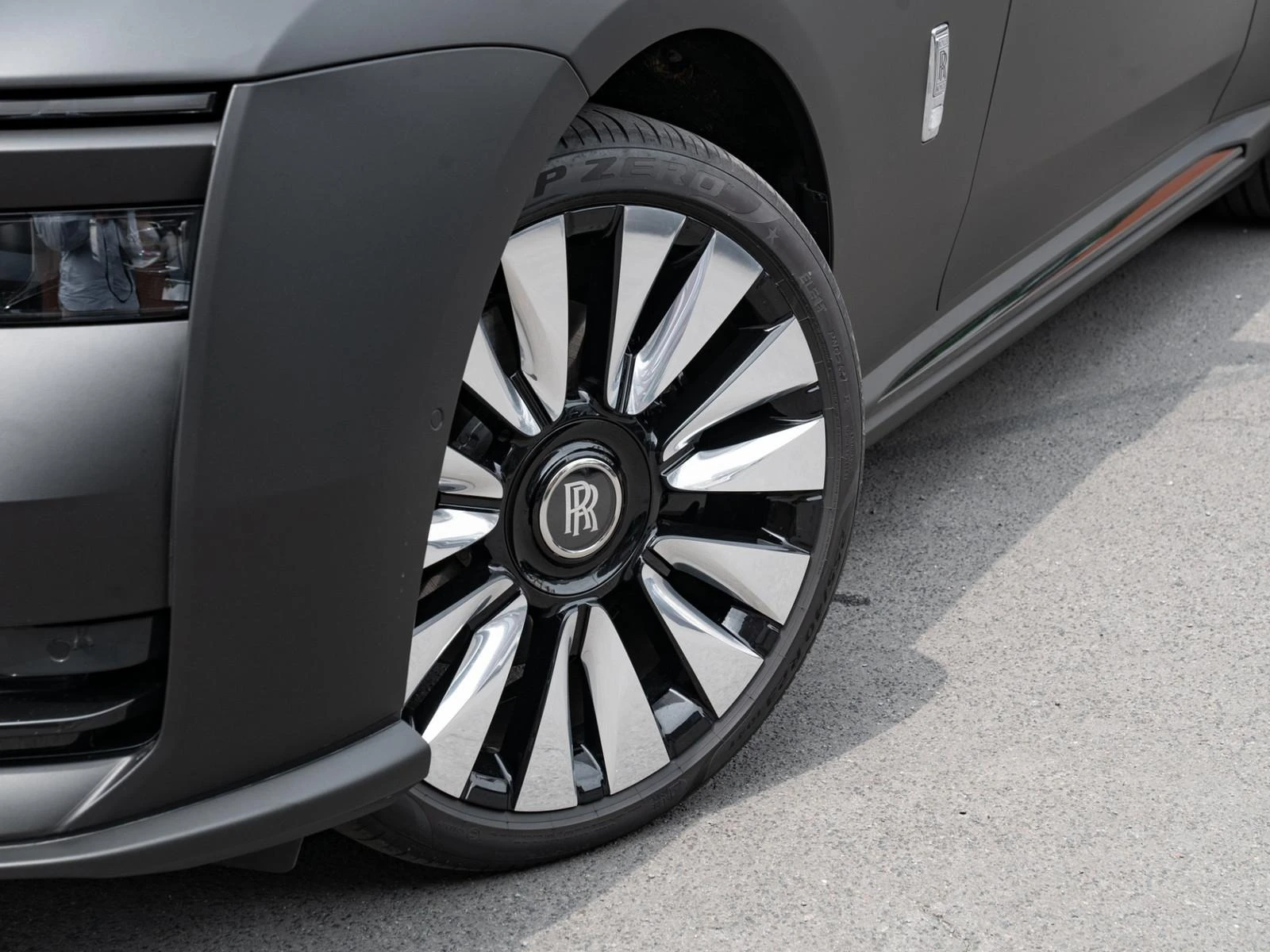 Rolls-Royce Spectre BESPOKE SHOOTING STAR HEAD UP - изображение 6