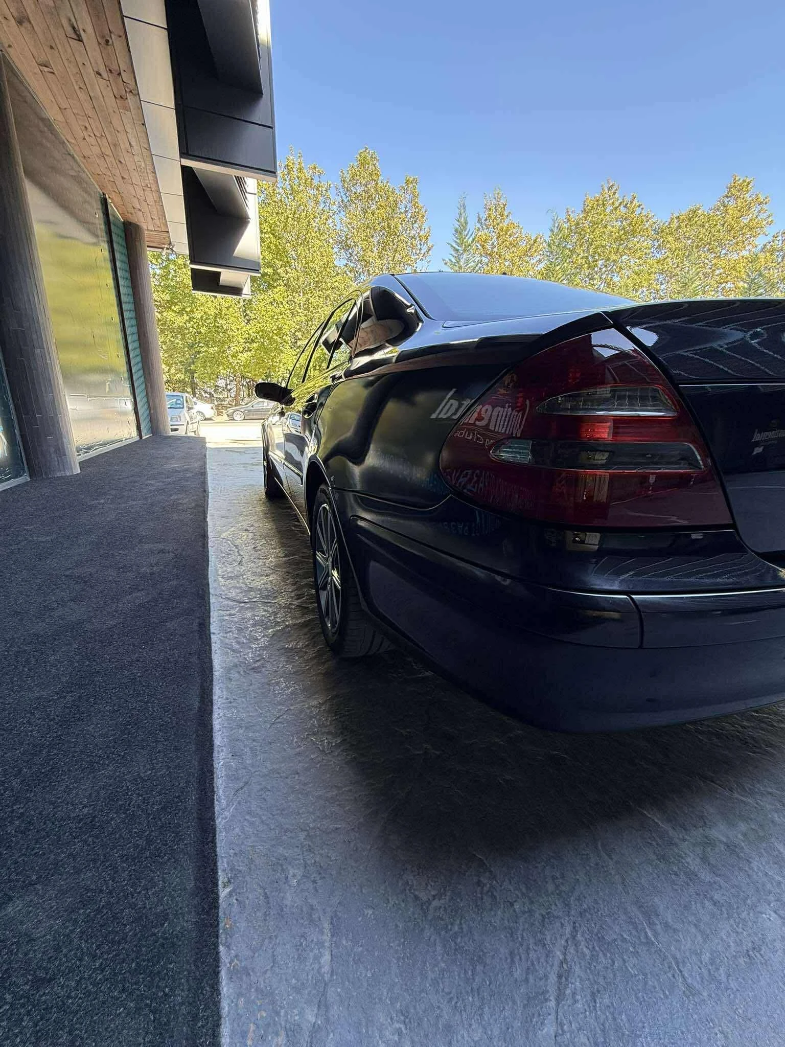 Mercedes-Benz E 200  - изображение 6