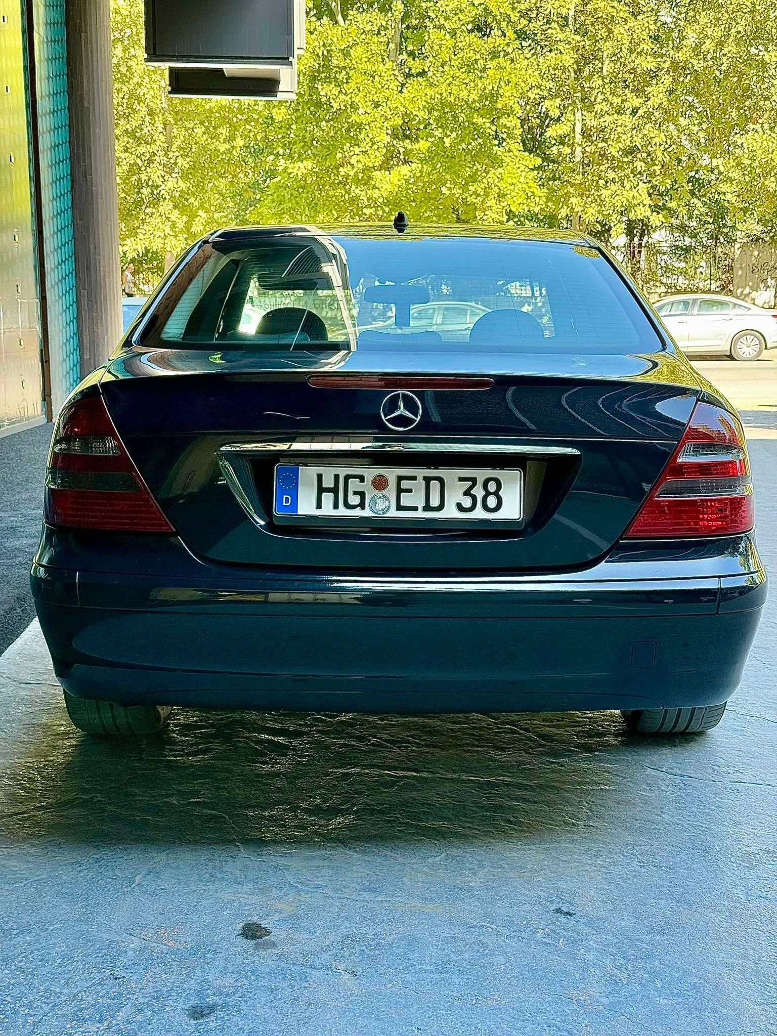 Mercedes-Benz E 200  - изображение 2