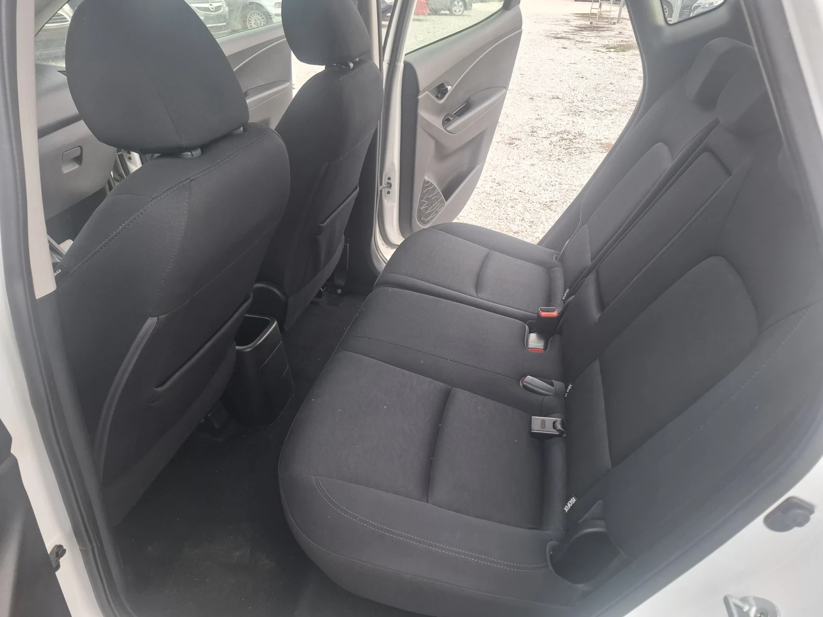 Hyundai Ix20, снимка 9 - Автомобили и джипове - 53885637