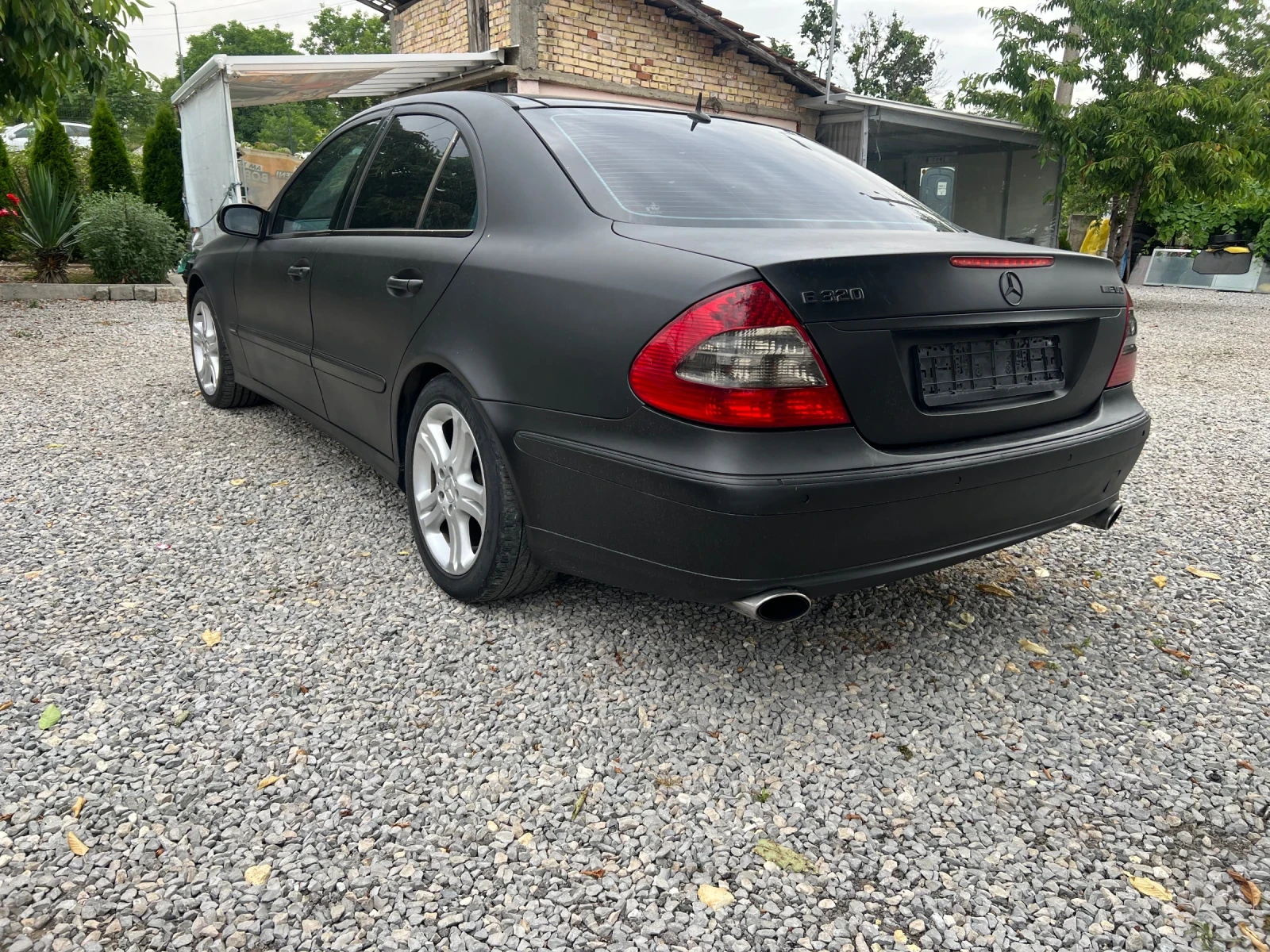 Mercedes-Benz E 320 204кс/Автоматик /Нави/Авангард, снимка 7 - Автомобили и джипове - 54027374