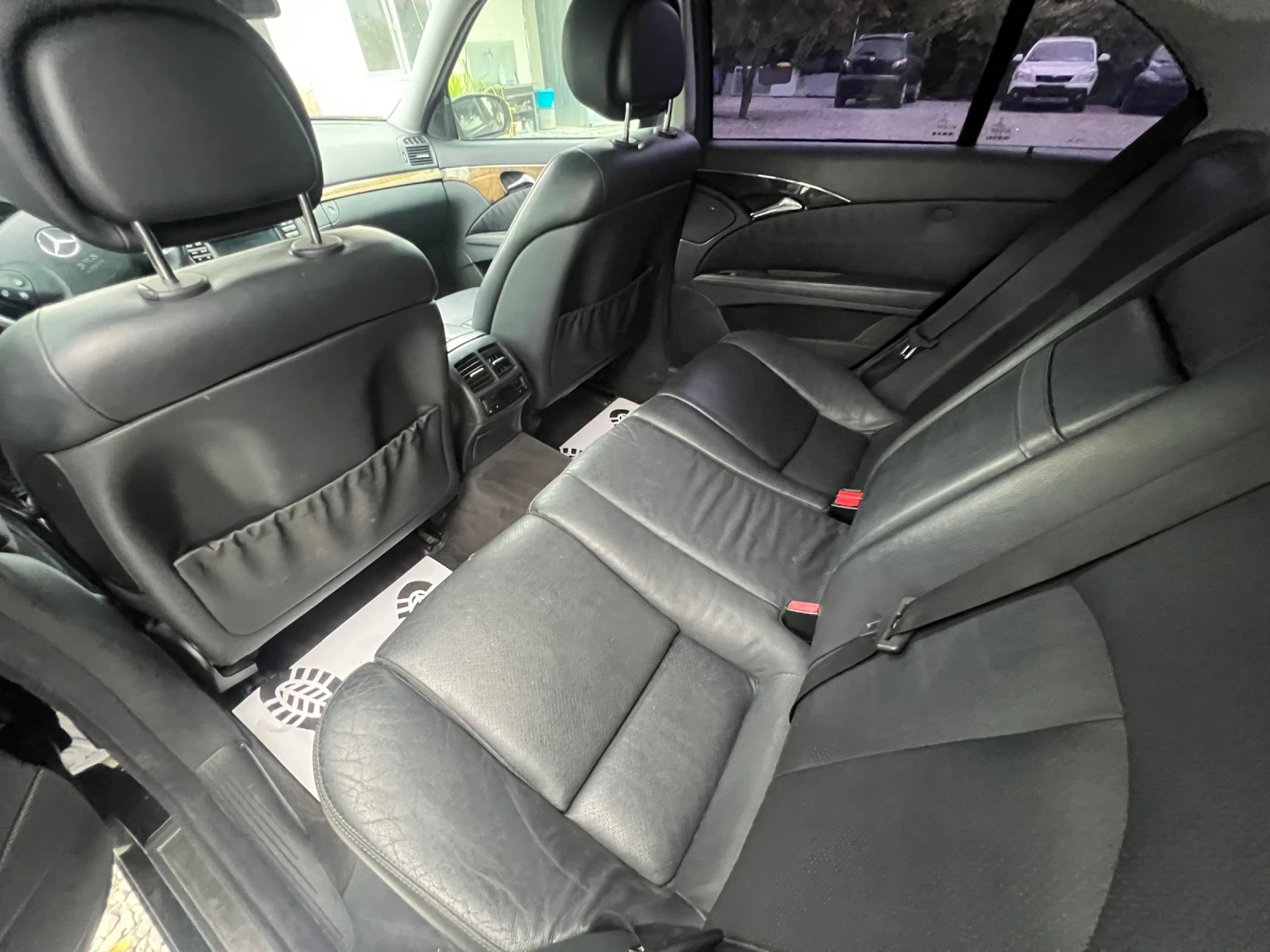 Mercedes-Benz E 320 204кс/Автоматик /Нави/Авангард, снимка 11 - Автомобили и джипове - 54027374
