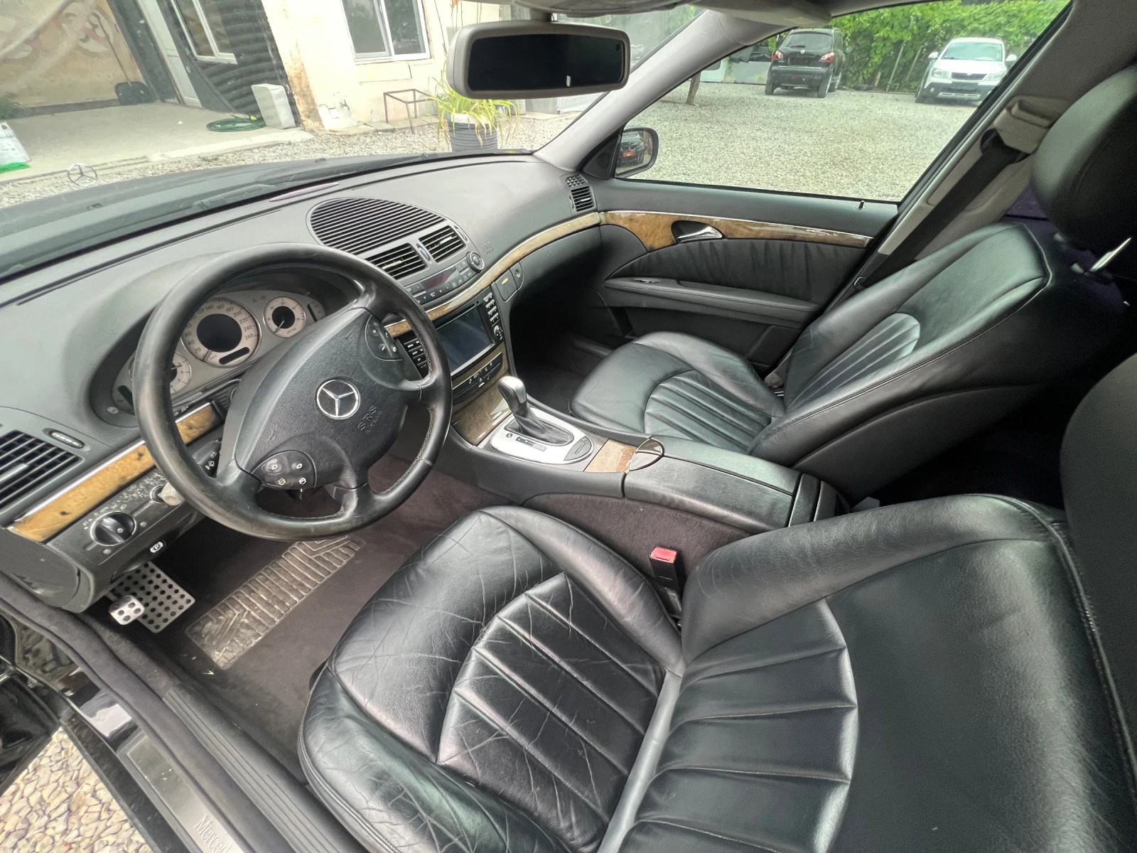 Mercedes-Benz E 320 204кс/Автоматик /Нави/Авангард, снимка 9 - Автомобили и джипове - 54027374