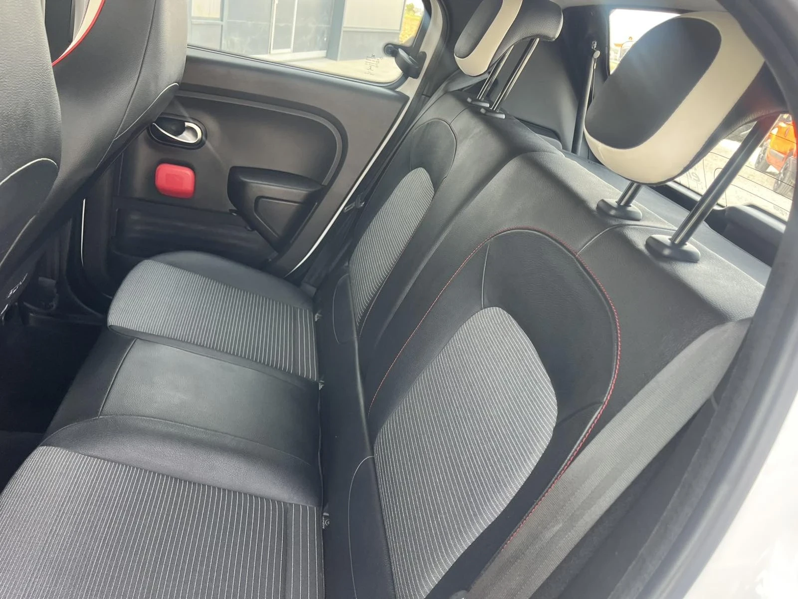 Renault Twingo ЕВРО 6, снимка 13 - Автомобили и джипове - 54188511