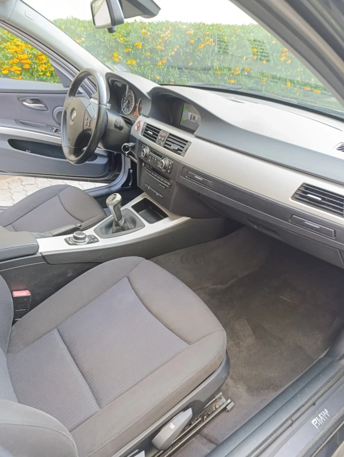 BMW 318 d Touring, снимка 7 - Автомобили и джипове - 54983499