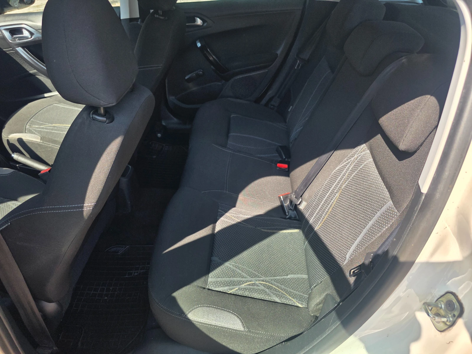 Peugeot 208 1.4i ��� ����� | Mobile.bg � ����������� 10