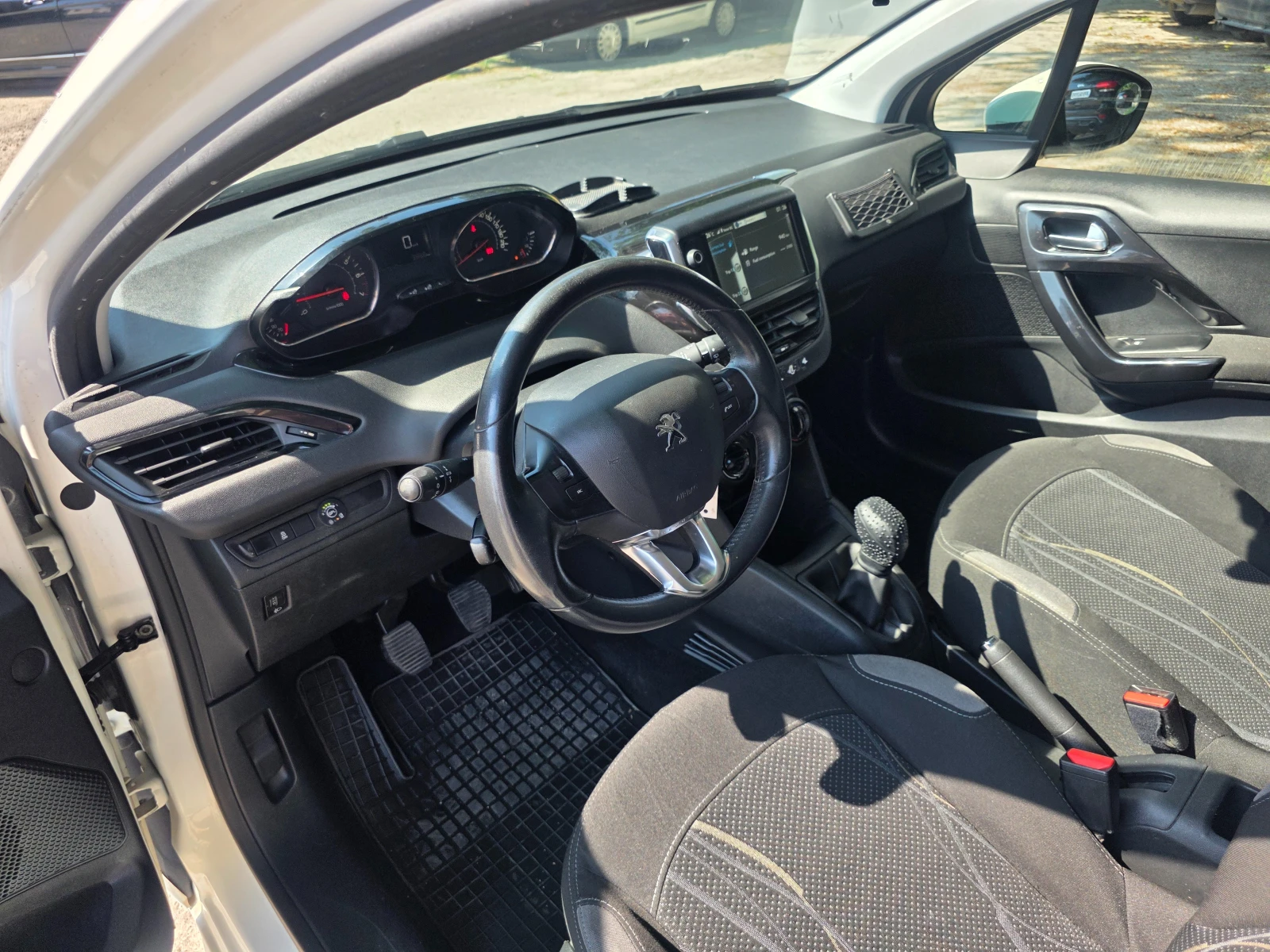 Peugeot 208 1.4i ��� ����� | Mobile.bg � ����������� 13
