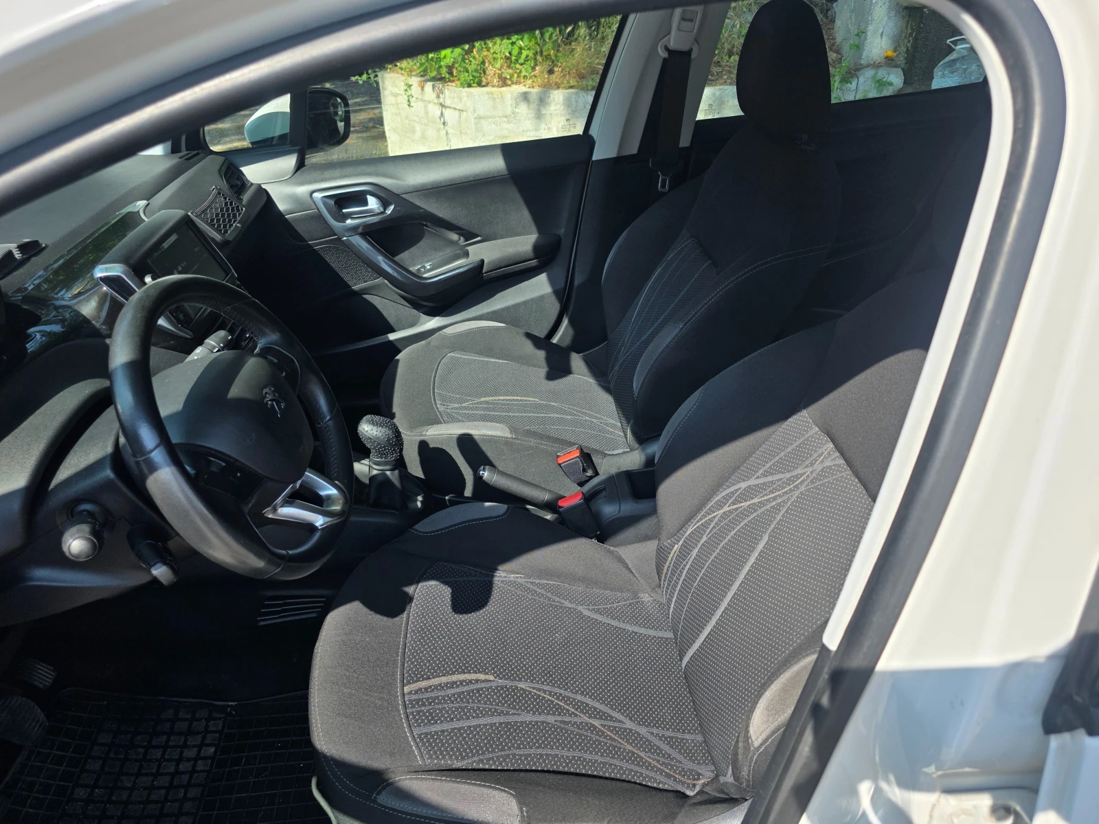 Peugeot 208 1.4i ��� ����� | Mobile.bg � ����������� 12