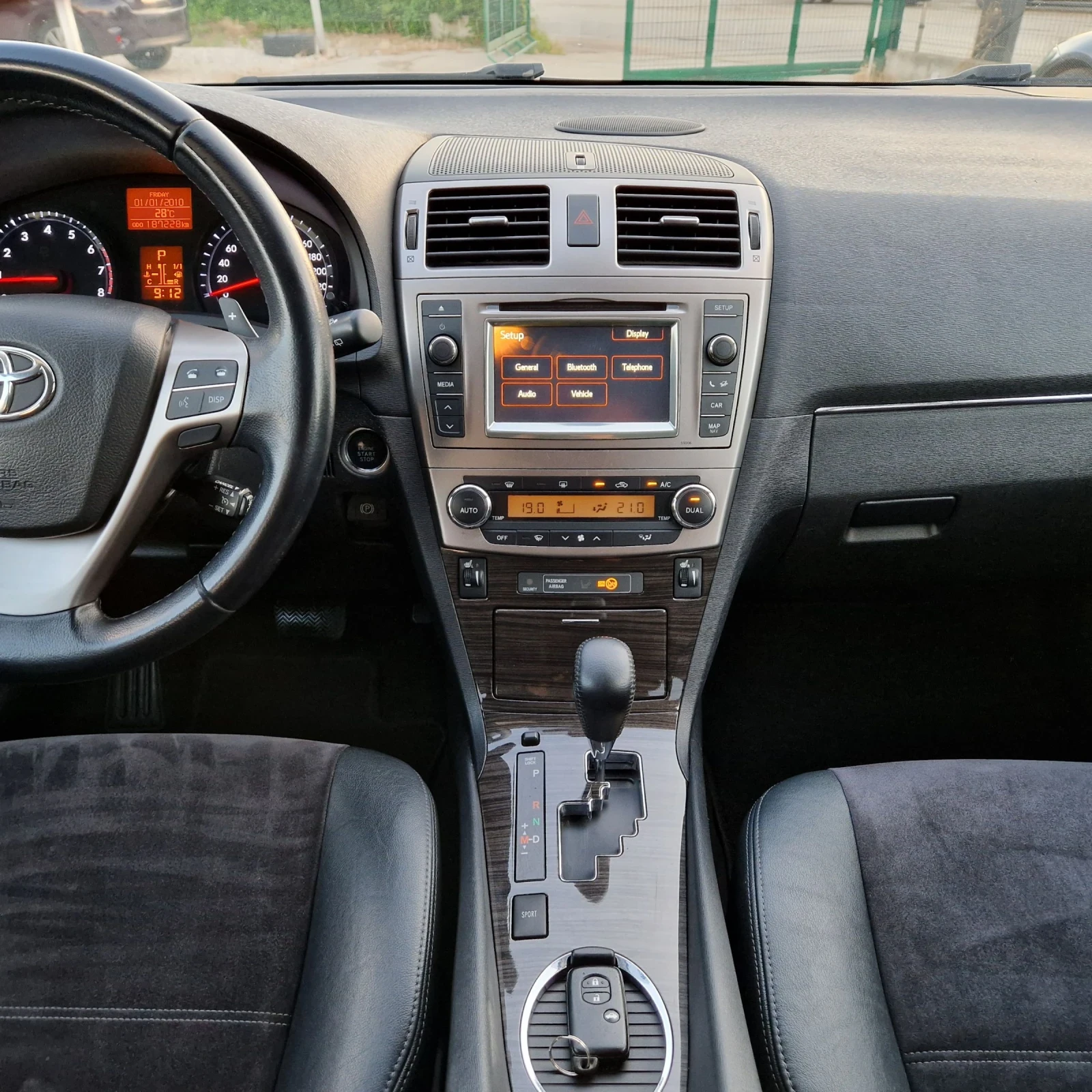 Toyota Avensis 2.0 152k. FULL FULL ШВЕЙЦАРИЯ , снимка 15 - Автомобили и джипове - 55419519