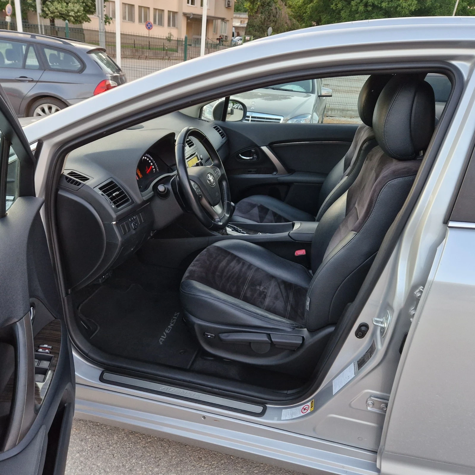 Toyota Avensis 2.0 152k. FULL FULL ШВЕЙЦАРИЯ , снимка 8 - Автомобили и джипове - 55419519