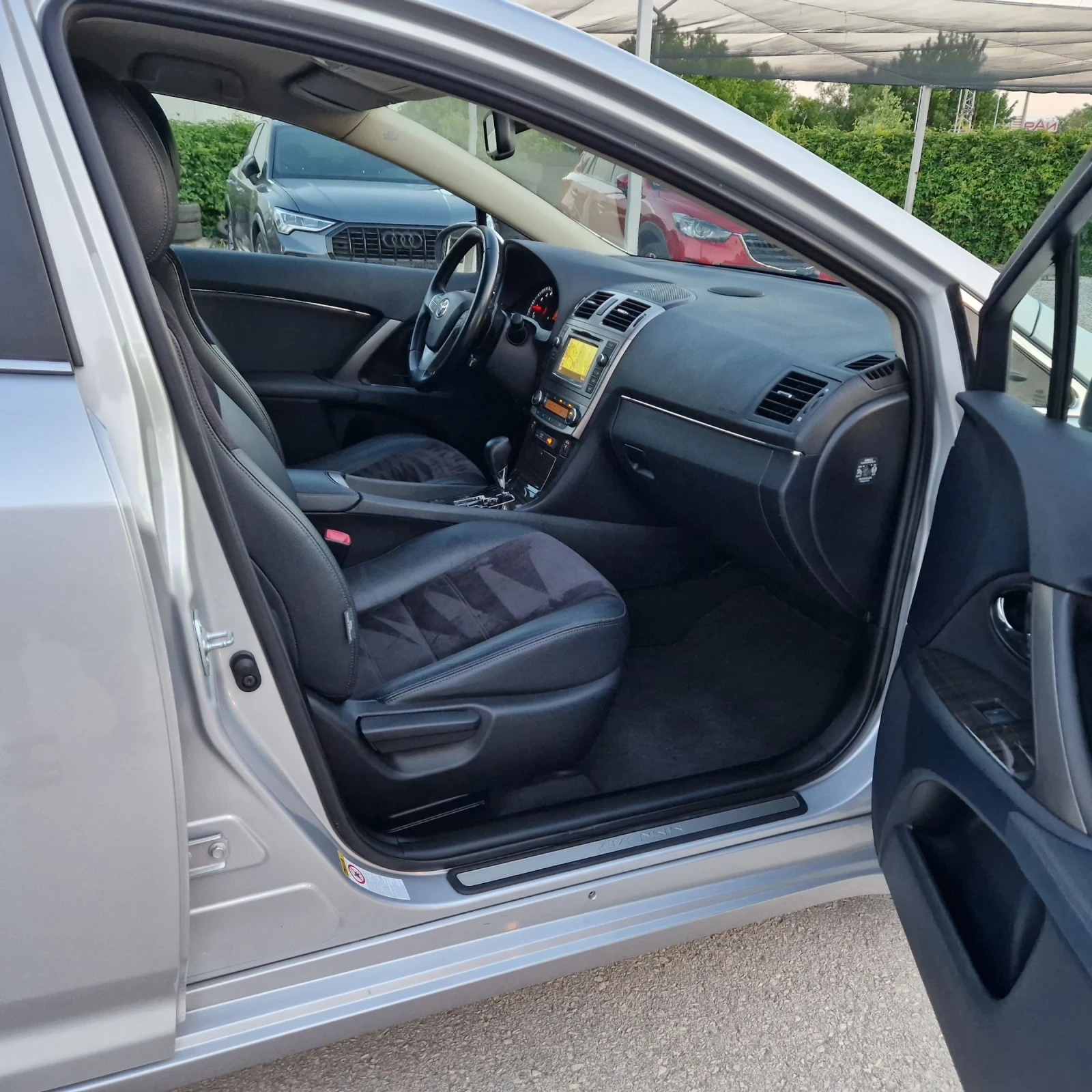Toyota Avensis 2.0 152k. FULL FULL ШВЕЙЦАРИЯ , снимка 10 - Автомобили и джипове - 55419519