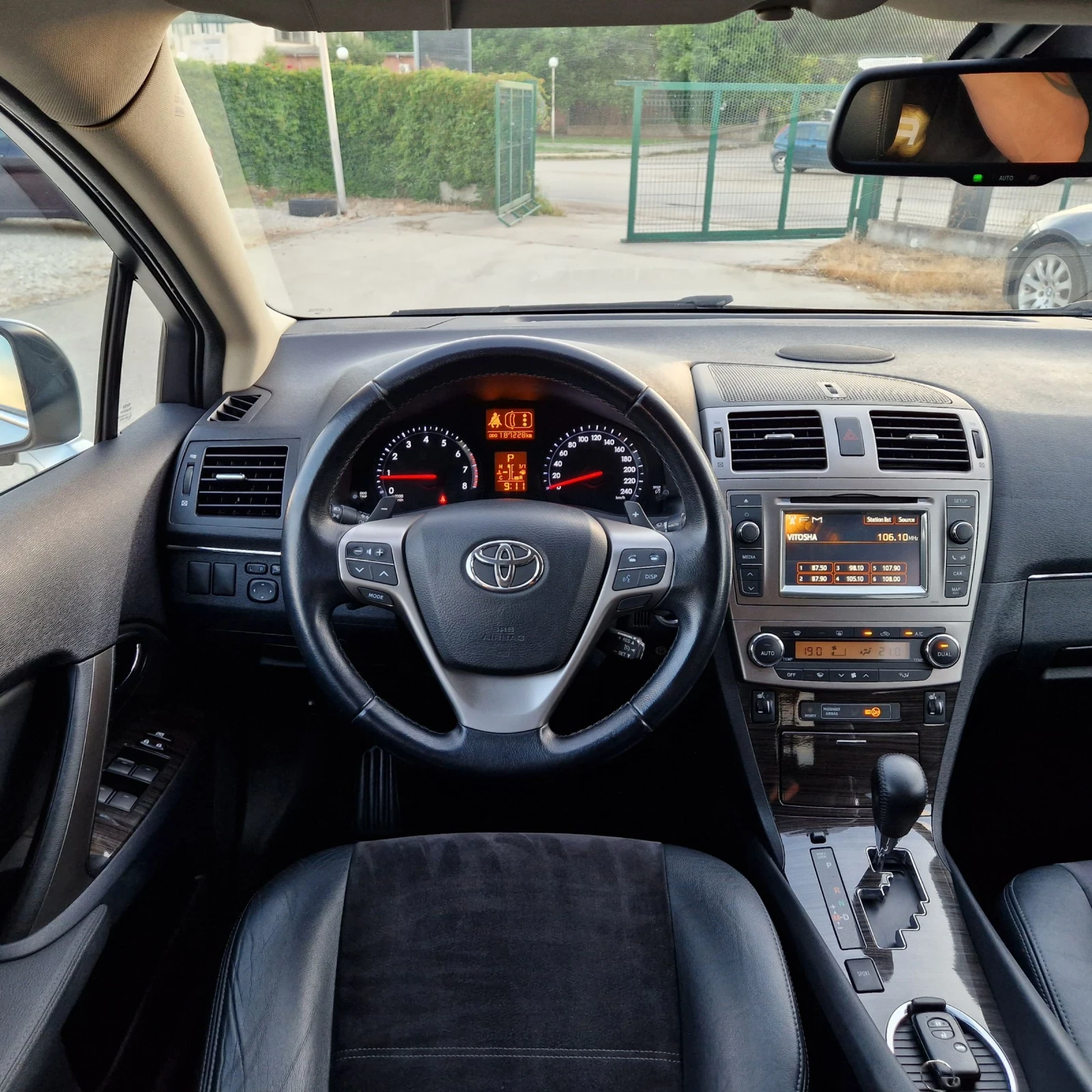 Toyota Avensis 2.0 152k. FULL FULL ШВЕЙЦАРИЯ , снимка 13 - Автомобили и джипове - 55419519