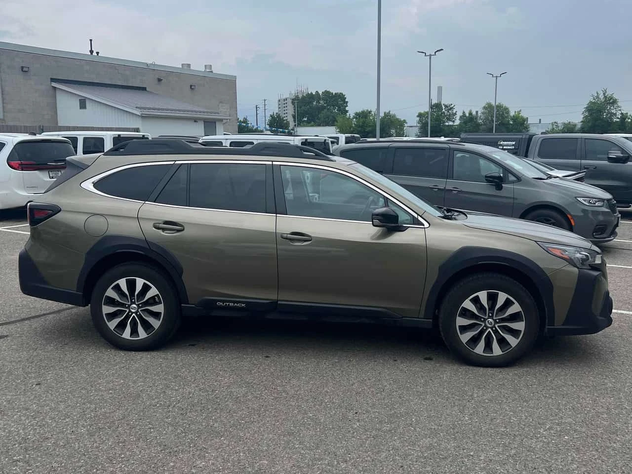 Subaru Outback Limited XT | CARFAX | АВТОКРЕДИТ БЕЗ ПЪРВОНАЧАЛНА , снимка 4 - Автомобили и джипове - 55514255