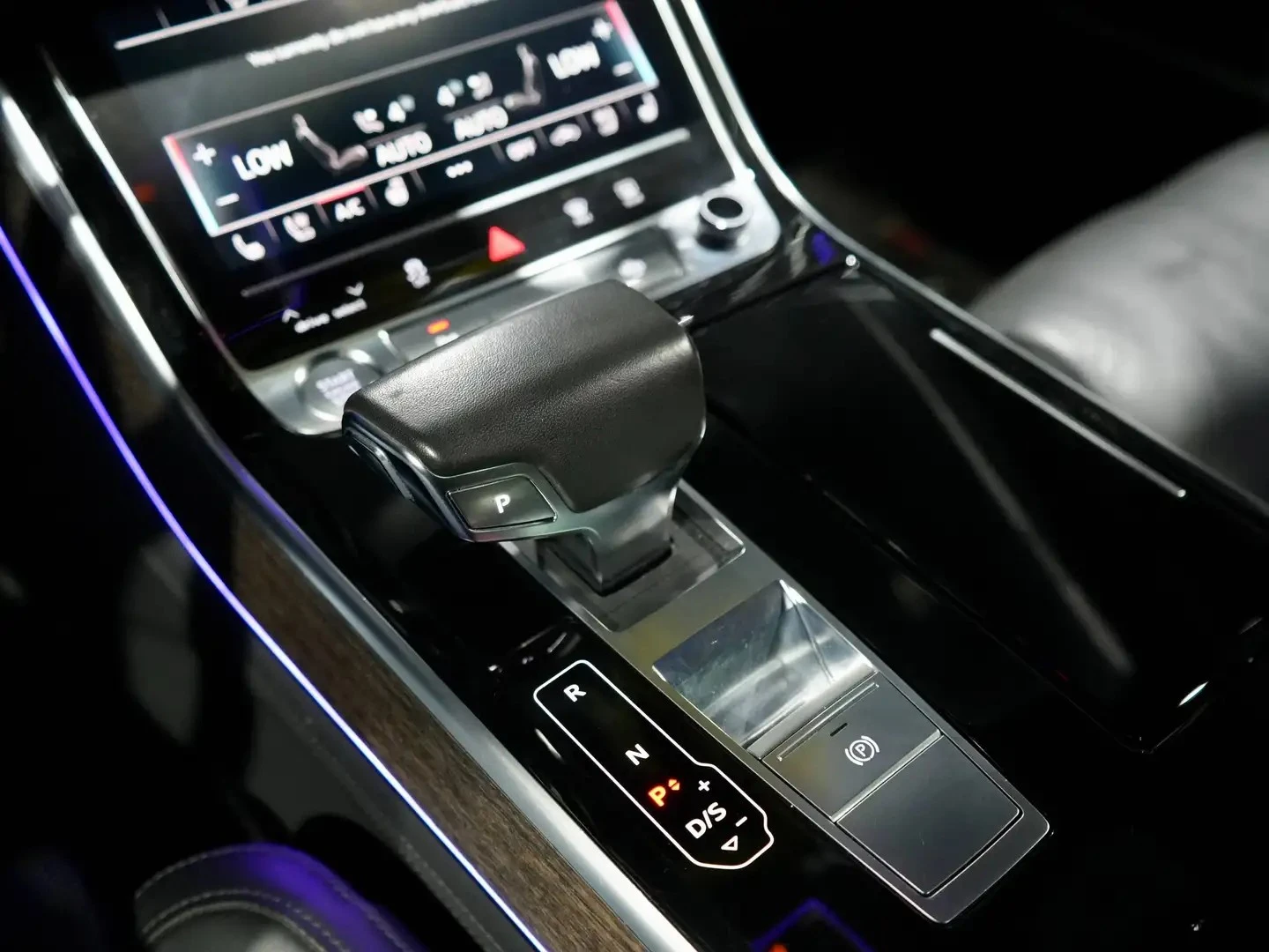 Audi A8 FULL Автокредит Цена до България, снимка 11 - Автомобили и джипове - 55574678