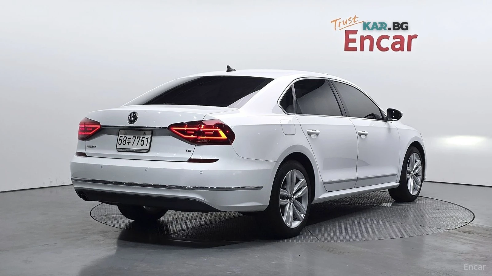 VW Passat 2.0 TSI* LАNEASSIST* КОЖА* ПАНО, снимка 2 - Автомобили и джипове - 55845440