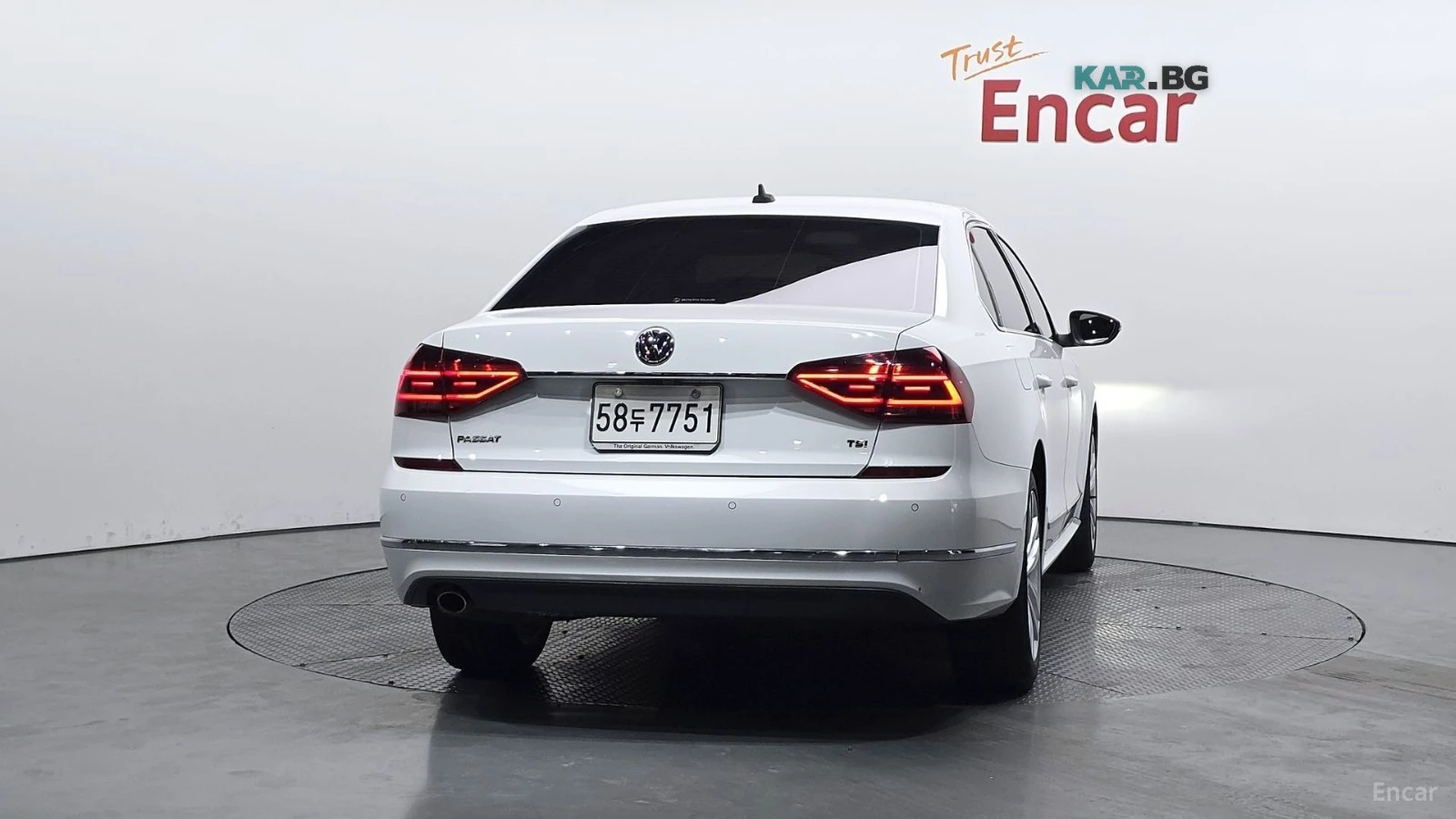 VW Passat 2.0 TSI* LАNEASSIST* КОЖА* ПАНО, снимка 4 - Автомобили и джипове - 55845440