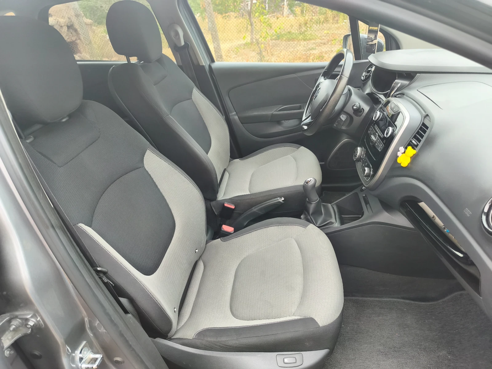 Renault Captur, снимка 8 - Автомобили и джипове - 55874045