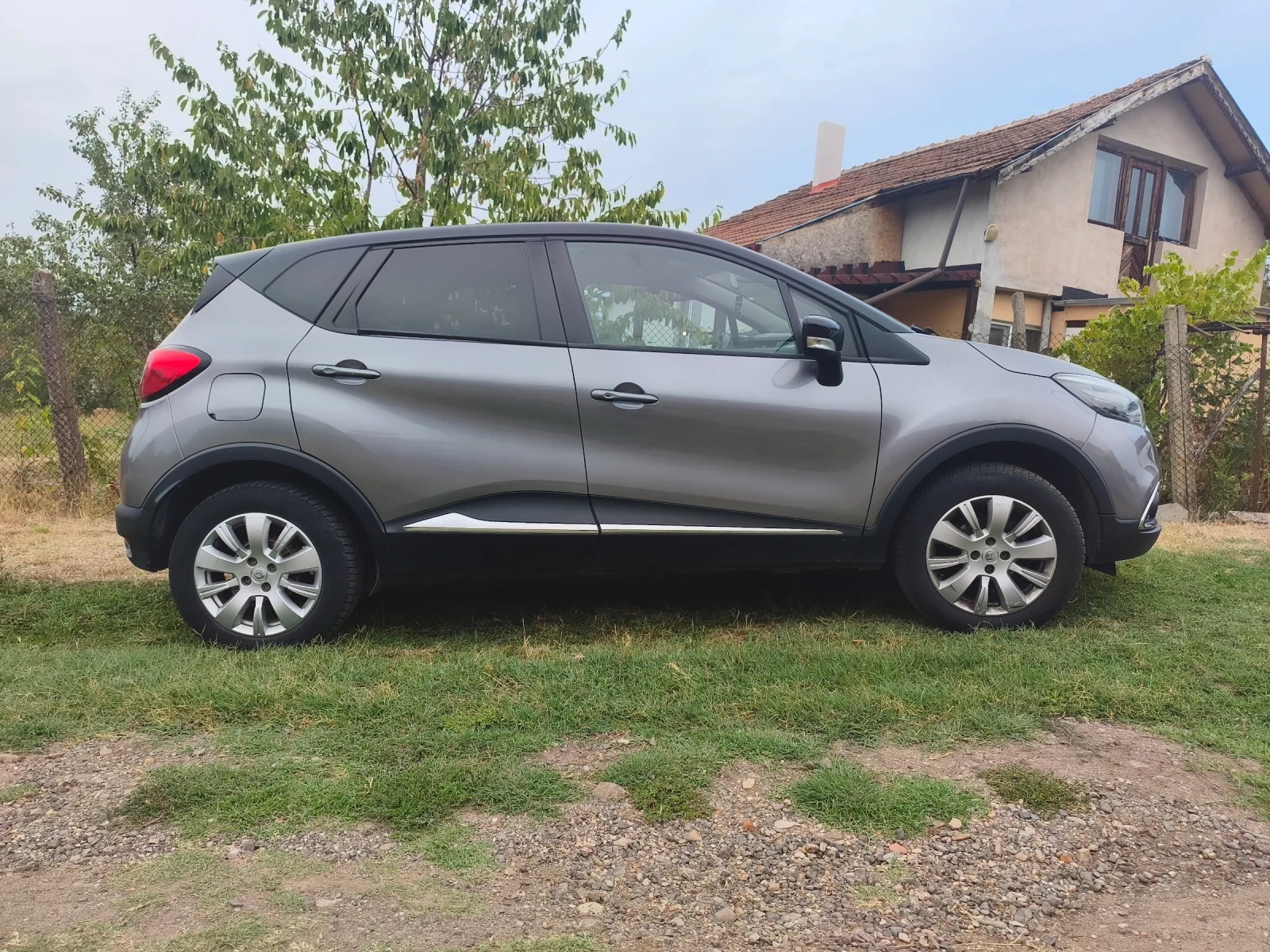 Renault Captur, снимка 3 - Автомобили и джипове - 55874045