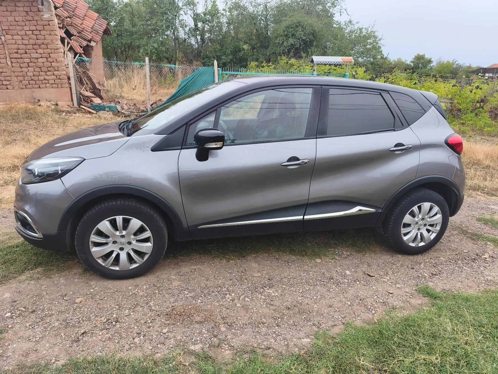 Renault Captur, снимка 4 - Автомобили и джипове - 55874045