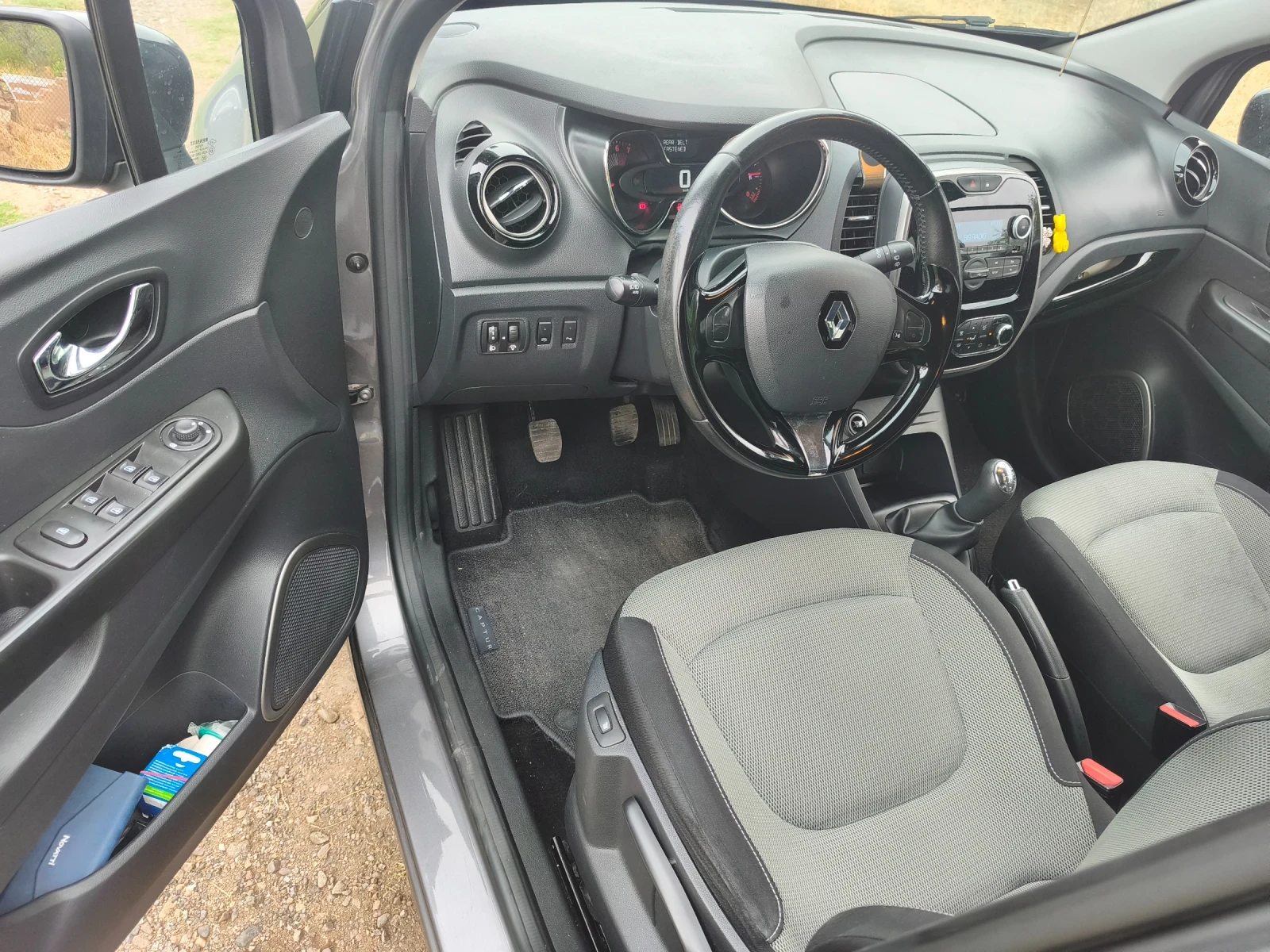 Renault Captur, снимка 11 - Автомобили и джипове - 55874045