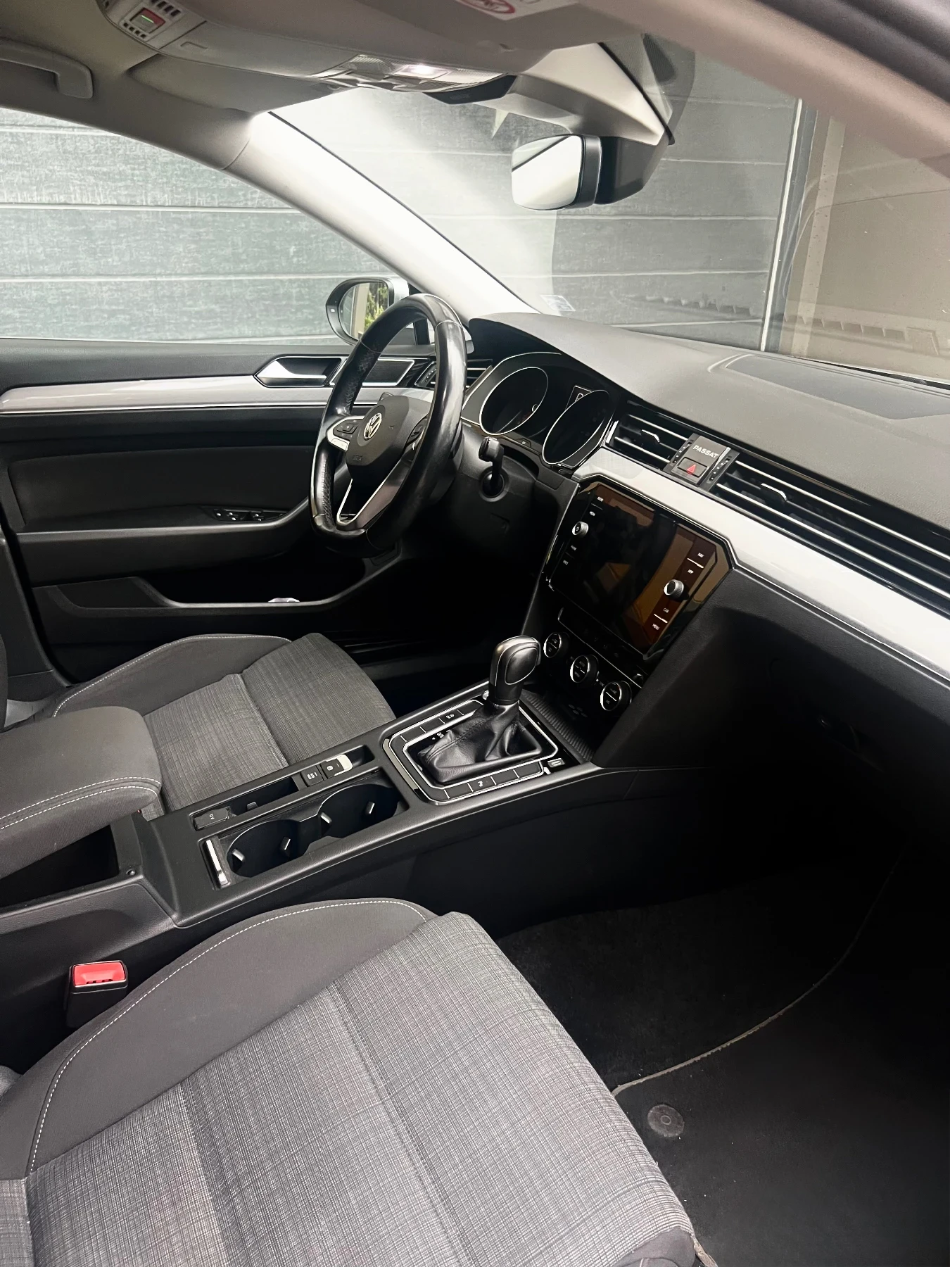 VW Passat 1.6 TDI, снимка 11 - Автомобили и джипове - 56237030