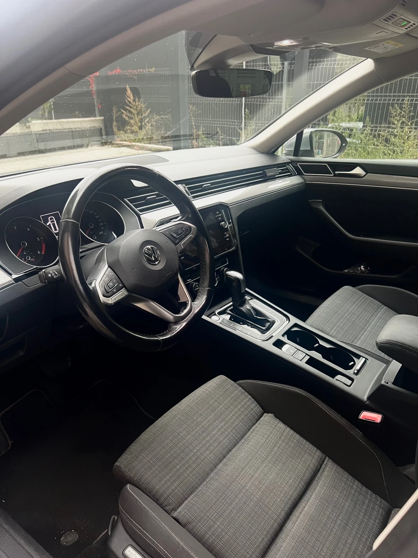 VW Passat 1.6 TDI, снимка 10 - Автомобили и джипове - 56237030