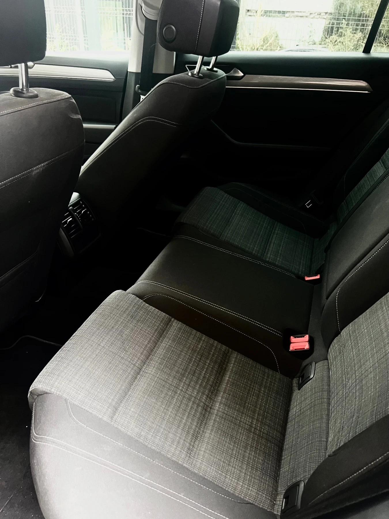 VW Passat 1.6 TDI, снимка 12 - Автомобили и джипове - 56237030