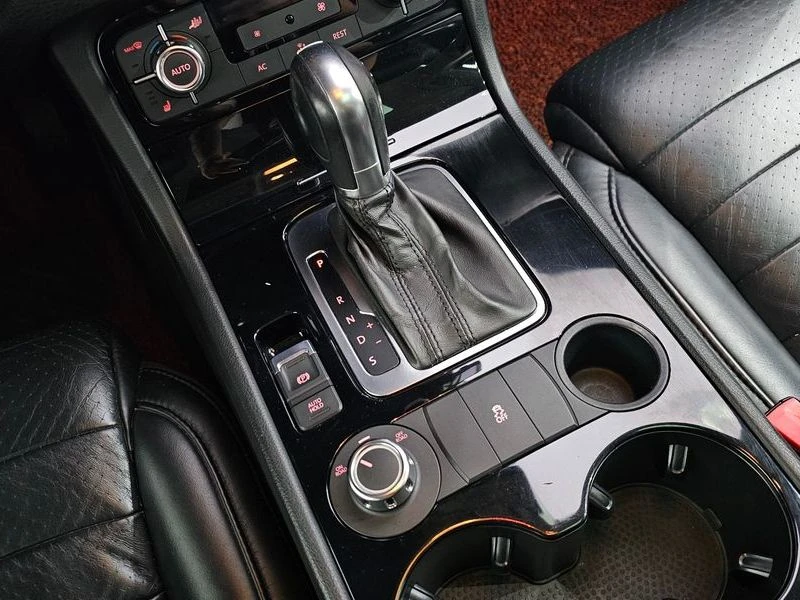 VW Touareg V6 3.0 TDI Bluemotion| 245к.с.| ВКЛ.ТЕХНОТЕСТ, снимка 9 - Автомобили и джипове - 55395290