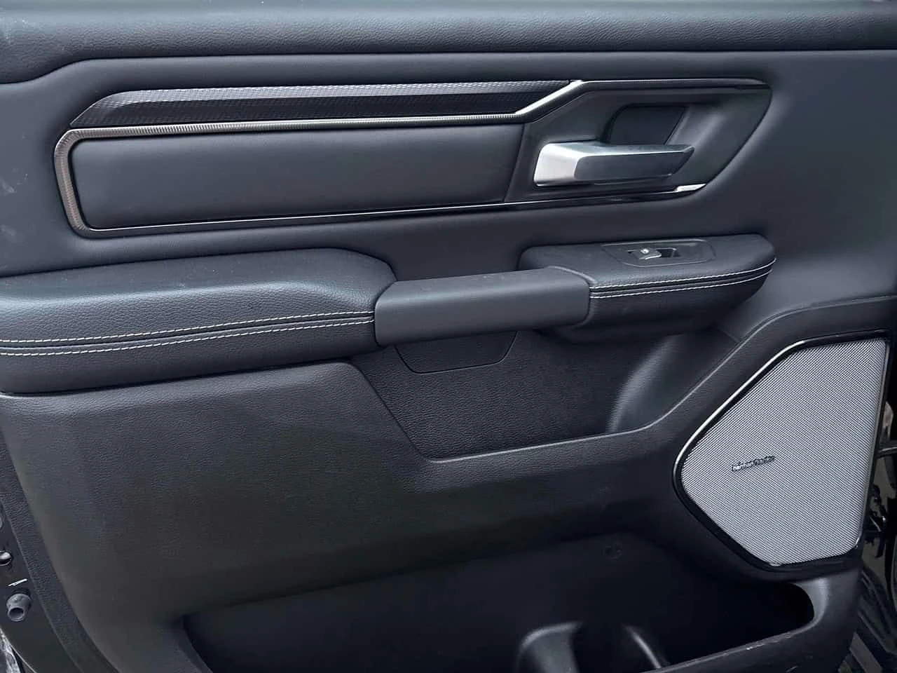 Dodge RAM 1500 SPORT * ДИСТРОНИК* 360 КАМЕРА* ОБДУХВАНЕ* ПАНОРАМА, снимка 16 - Автомобили и джипове - 54122941