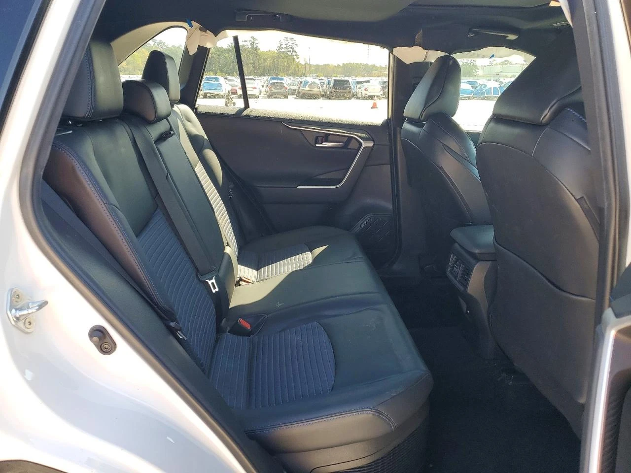 Toyota Rav4 * HYBRID* КОЖА* ПОДГРЕВ* ШИБИДАХ* , снимка 11 - Автомобили и джипове - 54220174