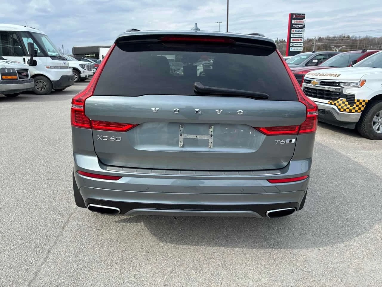 Volvo XC60 * R Design * CARFAX * БЕЗ ПЪРВОНАЧАЛНА ВНОСКА, снимка 4 - Автомобили и джипове - 55000171