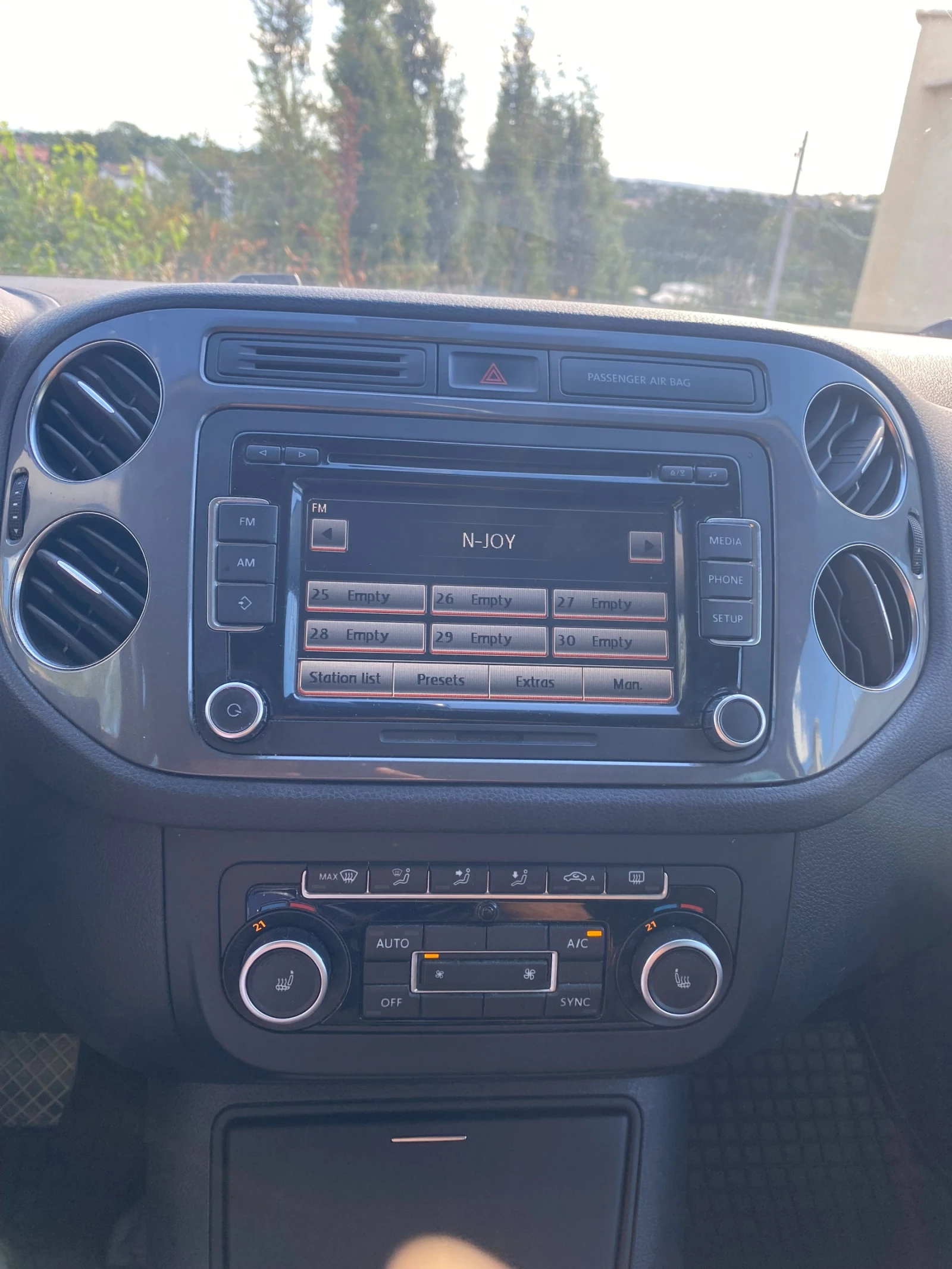 VW Tiguan, снимка 8 - Автомобили и джипове - 56158726