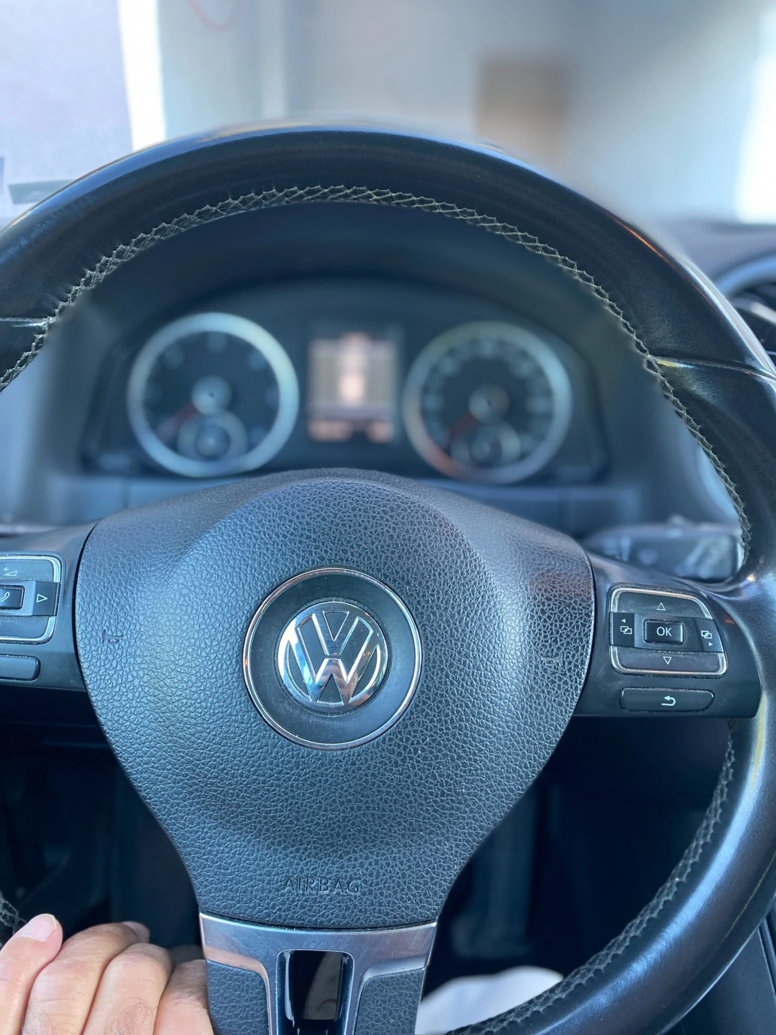 VW Tiguan, снимка 9 - Автомобили и джипове - 56158726