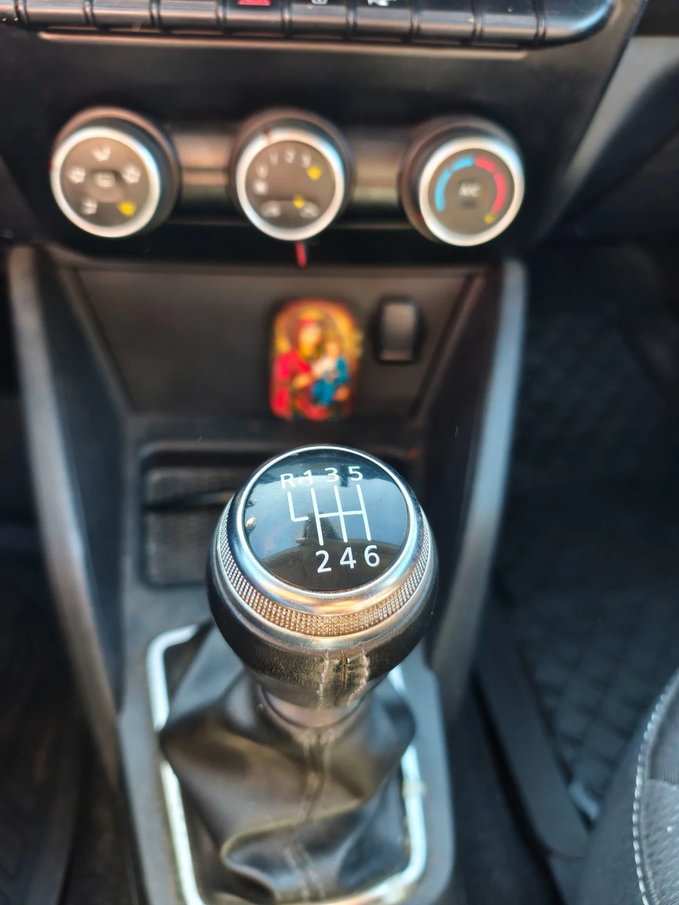 Dacia Duster 1.5cdti, снимка 8 - Автомобили и джипове - 56311057