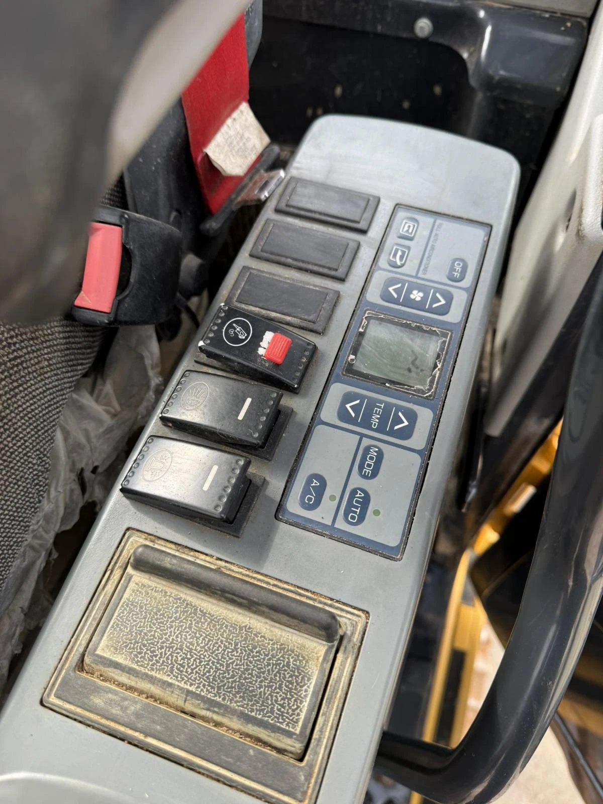 Багер JCB CLG 924E, снимка 8 - Индустриална техника - 53759307