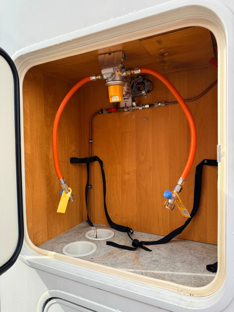 Кемпер Concorde Charisma 800, снимка 12 - Каравани и кемпери - 53418540