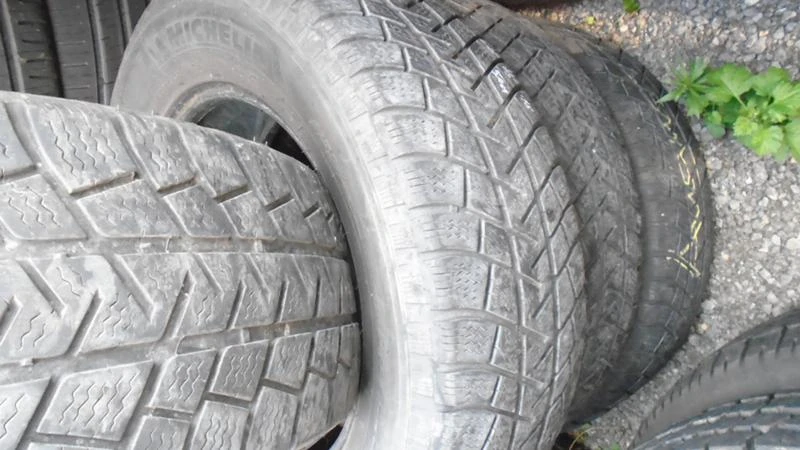 Гуми Зимни 215/65R16, снимка 3 - Гуми и джанти - 22361584