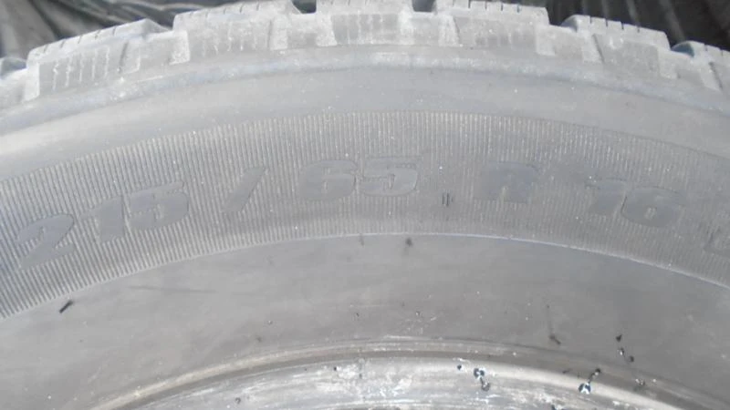 Гуми Зимни 215/65R16, снимка 4 - Гуми и джанти - 22361584