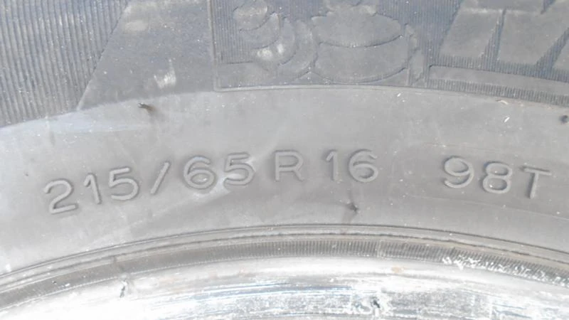 Гуми Зимни 215/65R16, снимка 5 - Гуми и джанти - 22361584