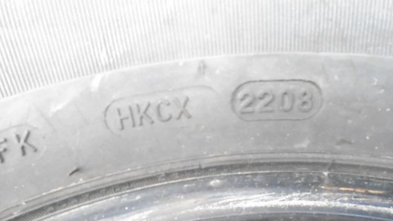 Гуми Зимни 215/65R16, снимка 6 - Гуми и джанти - 22361584