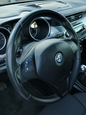 Alfa Romeo Giulietta ПЕРФЕКТНА! 1.6Mjet 105кс Сервизни документи!, снимка 9