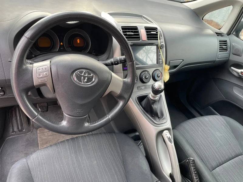 Toyota Auris, снимка 9 - Автомобили и джипове - 48345508