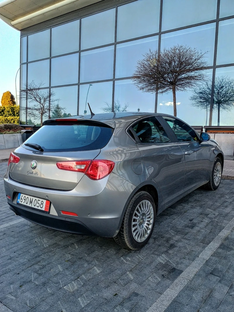 Alfa Romeo Giulietta ПЕРФЕКТНА! 1.6Mjet 105кс Сервизни документи!, снимка 5 - Автомобили и джипове - 48618041