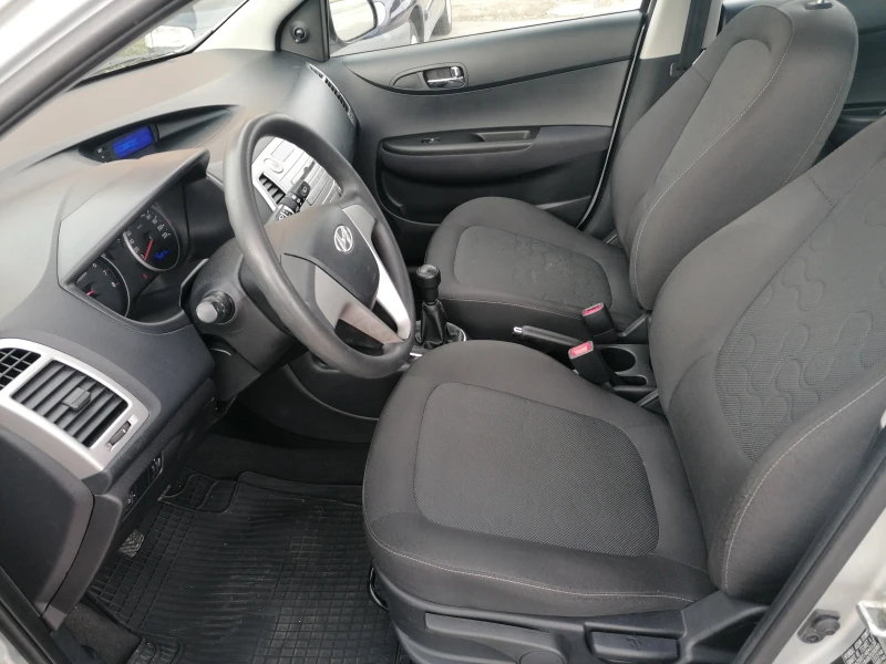 Hyundai I20 1.3i 94000хл, снимка 8 - Автомобили и джипове - 49490481