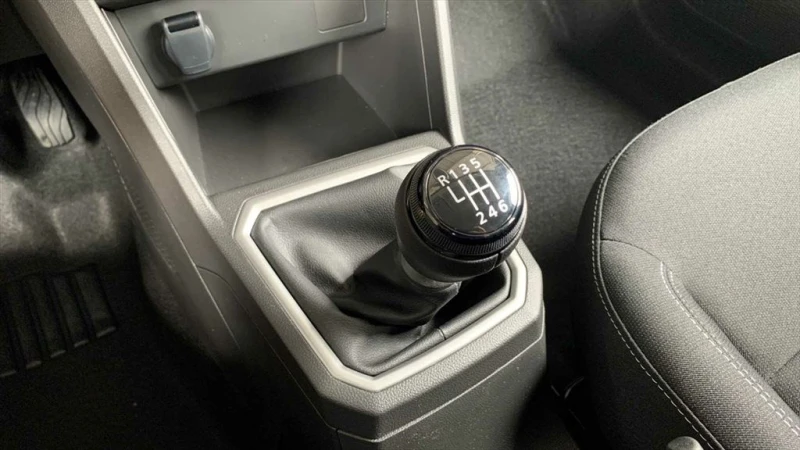 Dacia Jogger НОВ!1.0TCe/110HP/EXPRESSION/LED/PDC/CAM/CARPL/173v, снимка 12 - Автомобили и джипове - 49762803